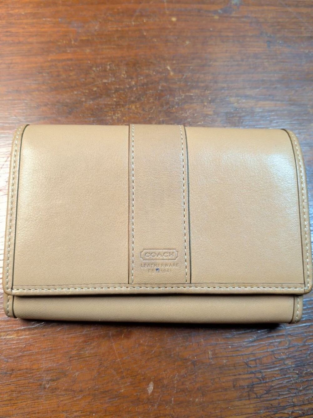 Coach Leatherware Tan Leather Trifold Wallet Snap Closure Zip Coin Pocket